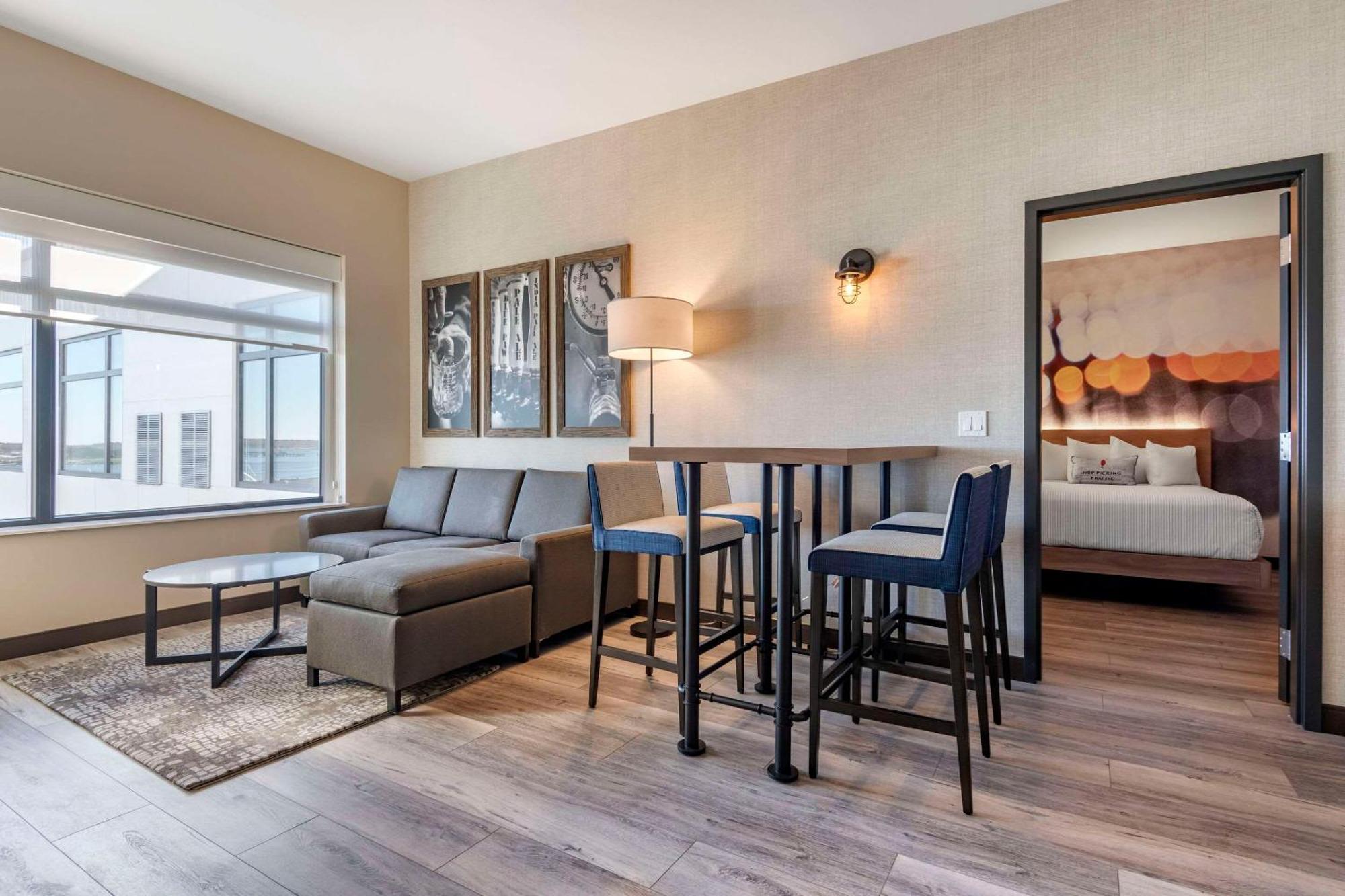 Cambria Hotel Portland Downtown Old Port المظهر الخارجي الصورة
