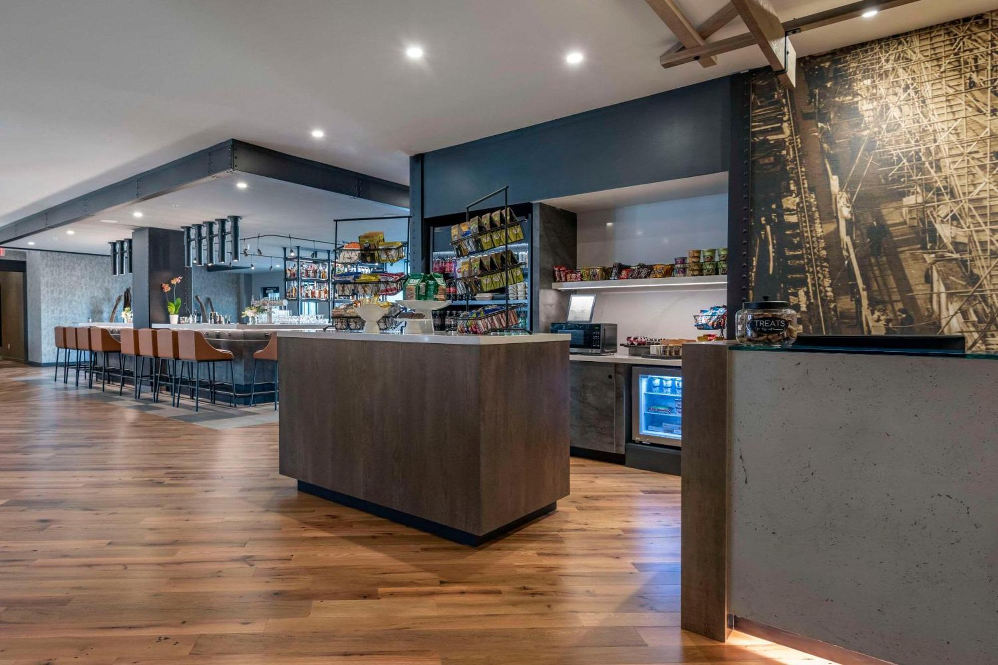Cambria Hotel Portland Downtown Old Port المظهر الخارجي الصورة