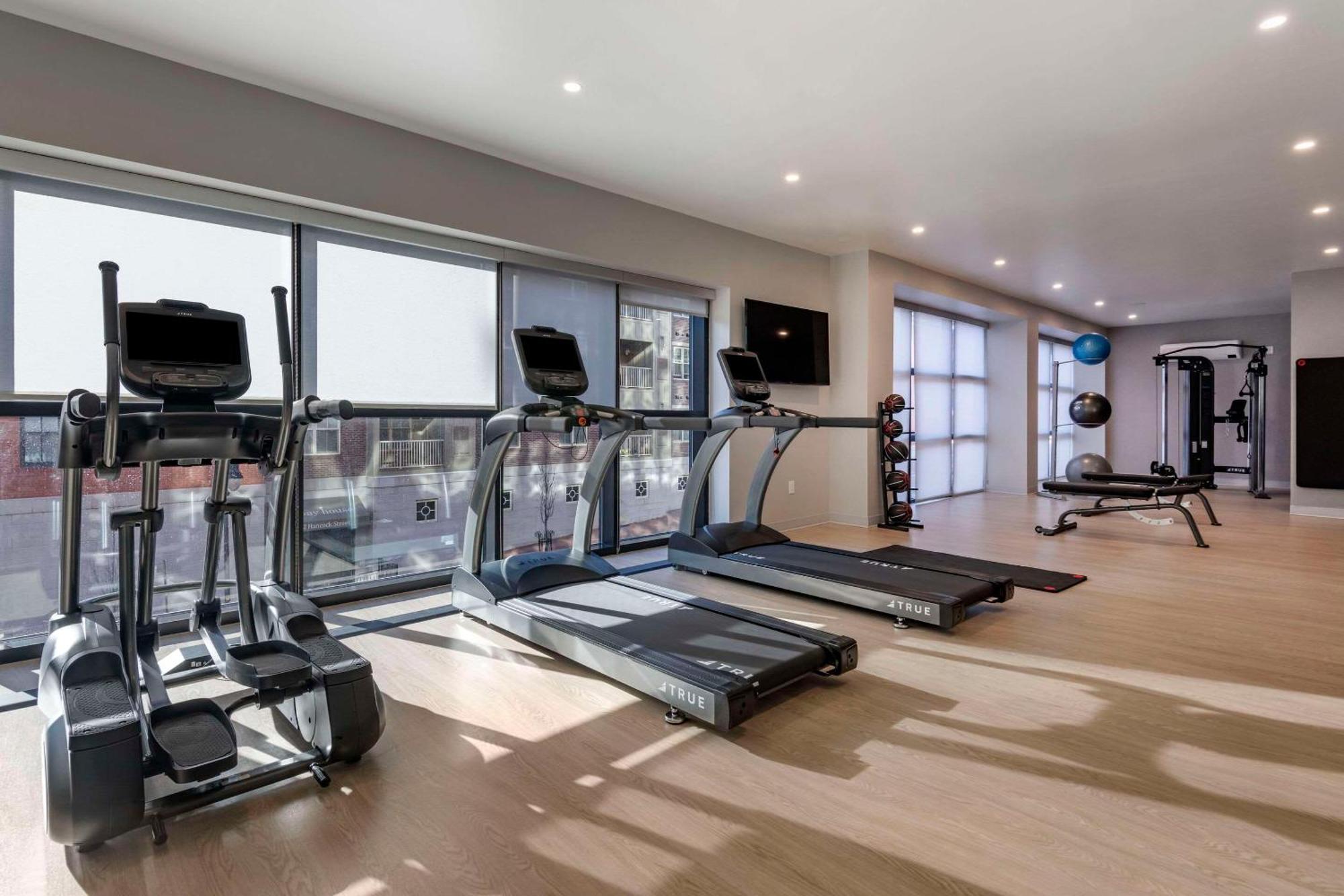 Cambria Hotel Portland Downtown Old Port المظهر الخارجي الصورة